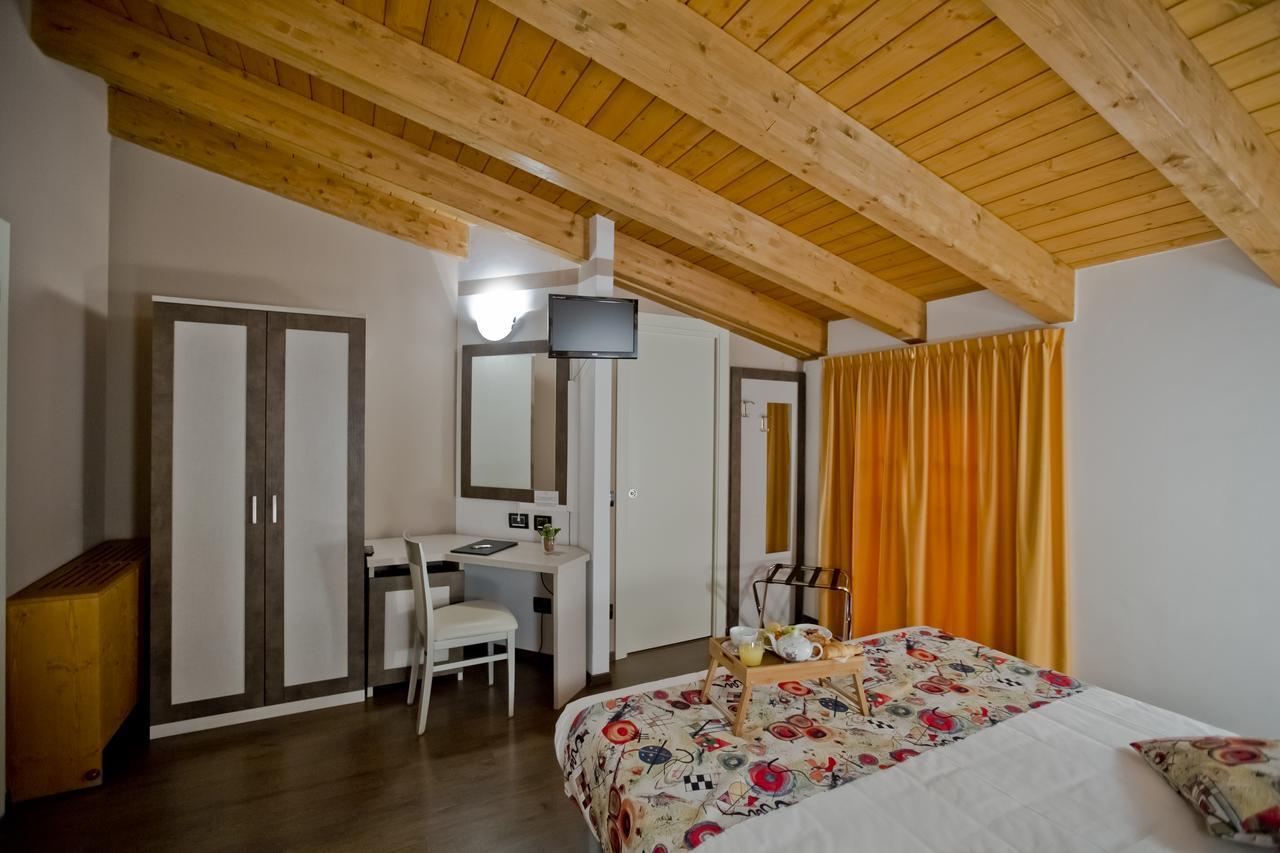 Hotel Lago Di Como Колико Екстериор снимка