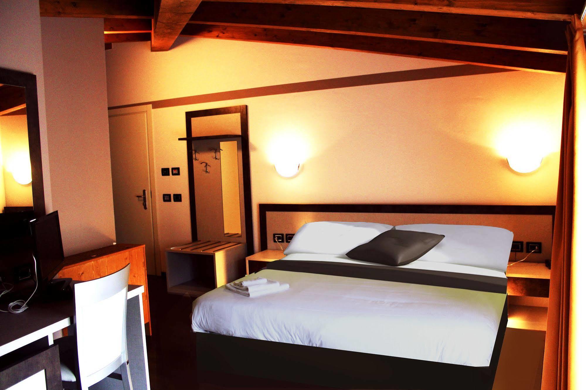 Hotel Lago Di Como Колико Екстериор снимка